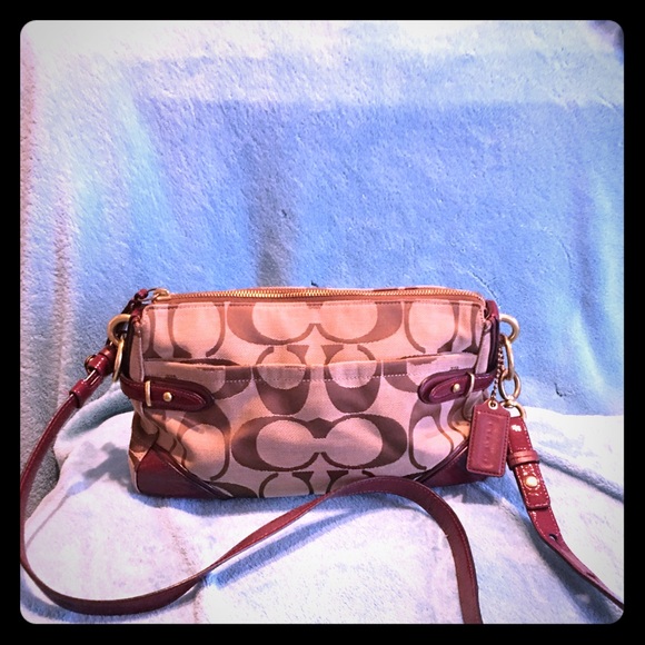 Coach Cross-body Medium Signature Handbag - Picture 2 of 12